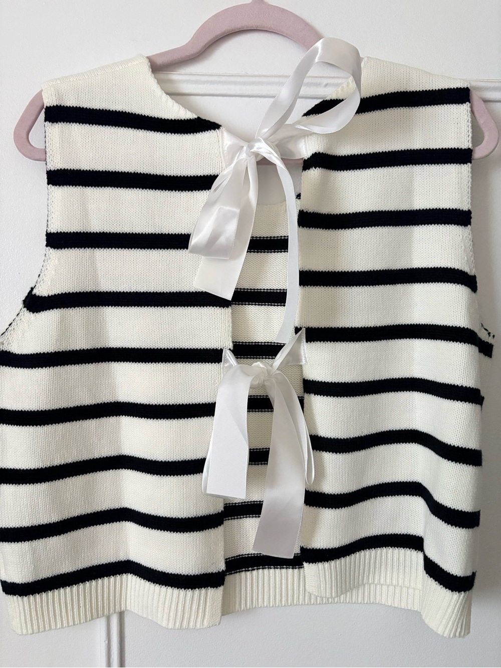 Source Unknown versatile Black & White Striped Ribbon sleeveless sweater
